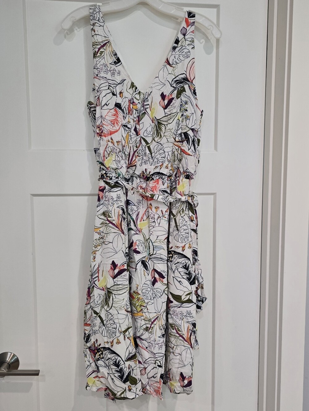 A New Day Dress Womens M Sleeveless V-neck White Multicolored Tropical Sundress